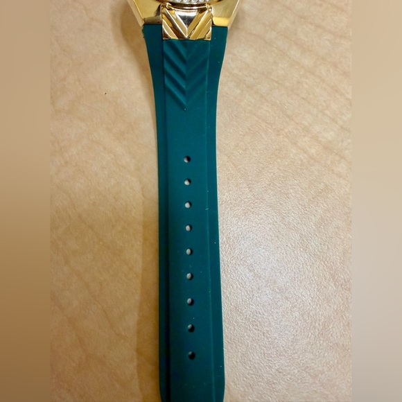 Guess Women's 38mm Watch - Green Silicone Band & Gold Tone - Picture 5 of 9